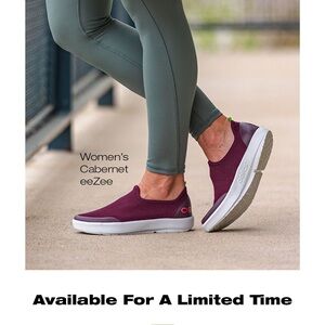 OOFOS Women's Burgundy eeZee Slip-Ons